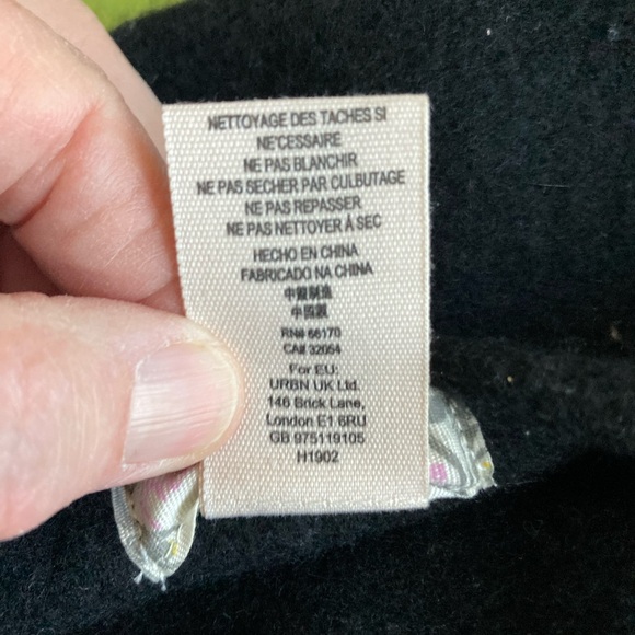 LOT of Three black wool berets. all 100% wool. - Picture 7 of 11